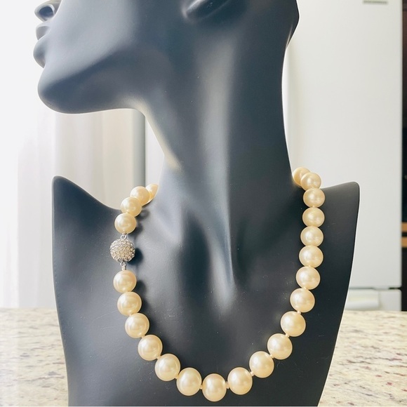 Vntg Art Deco Faux Pearl HighEnd Designer Necklace Crystal Rhinestone Ba… - Picture 2 of 7